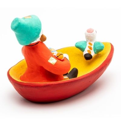 Мужик в лодке с рыбой и птичкой5