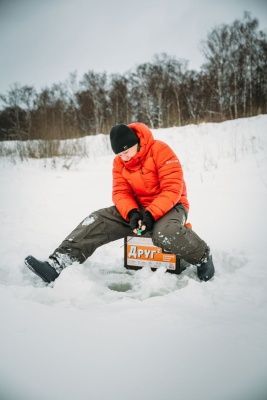 Рыболовный ящик Кемпинг Ворлд (Camping World)  "Друг-2" 20 л цвет черный