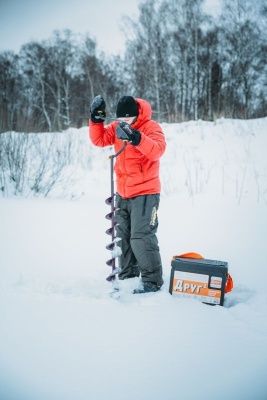 Рыболовный ящик Кемпинг Ворлд (Camping World)  "Друг-2" 20 л цвет черный