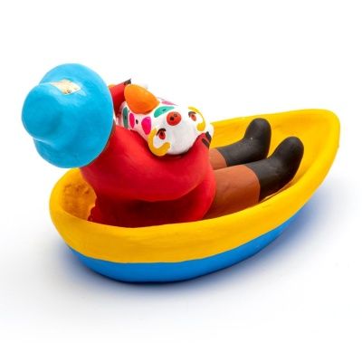 Мужик в лодке с рыбой4