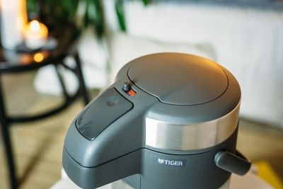 Термос с пневмонасосом Tiger MAA-A222 Stainless, 2.2 л (цвет - стальной)